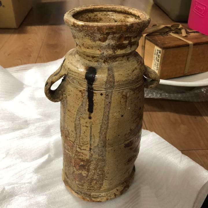 人間国宝◼️究極の古美術◼️蔵から凄い雰囲気の漂う花瓶の壺が出て来ました。