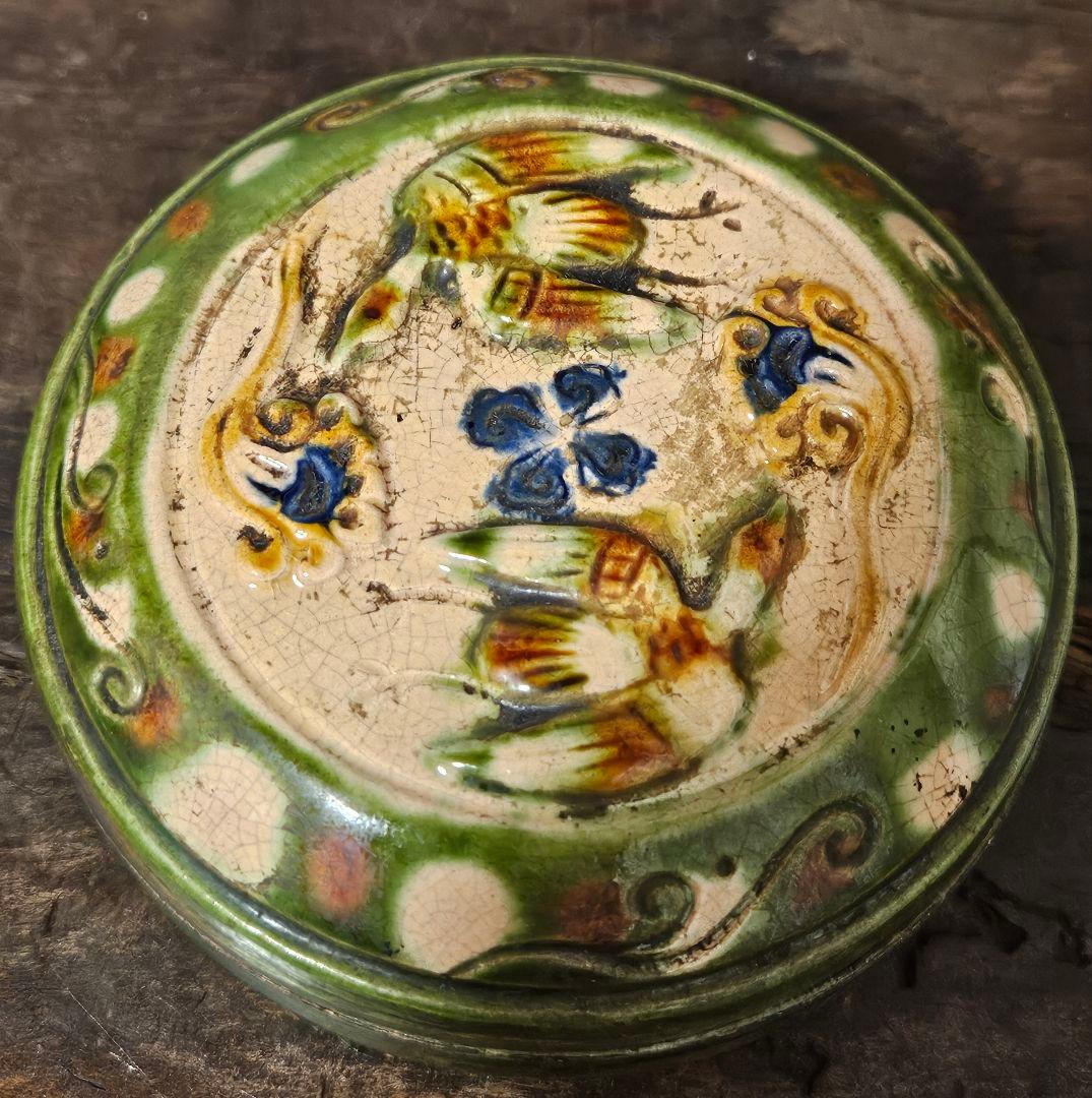 中国古美術　中国古陶磁器　中国古玩　明代　緑交趾　三彩　陽刻浮彫　鳳凰図　香合