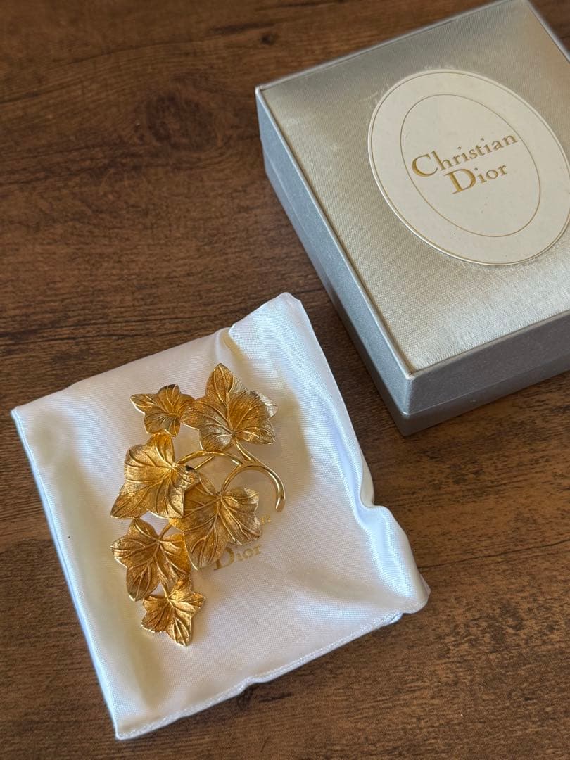 Christian Dior 葉っぱ　リーフ　ブローチ　vintage