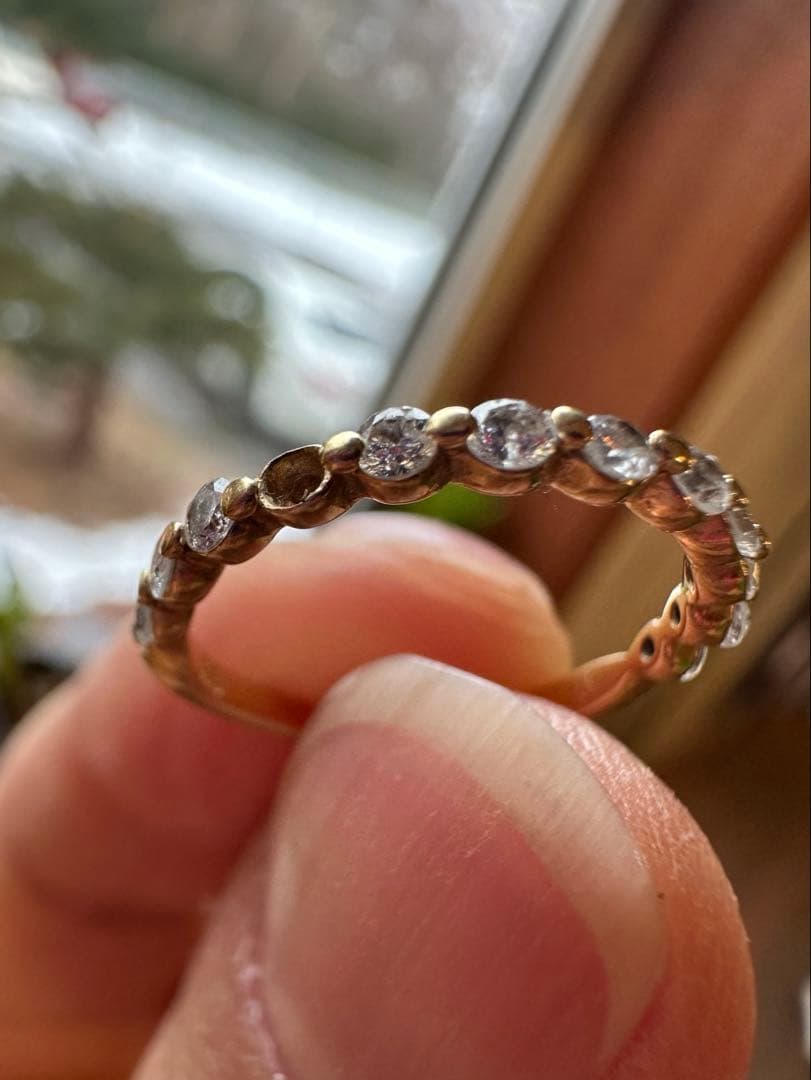 【18金+ダイヤモンド】ピンキーリング ダイヤの12粒のうち１つ欠損