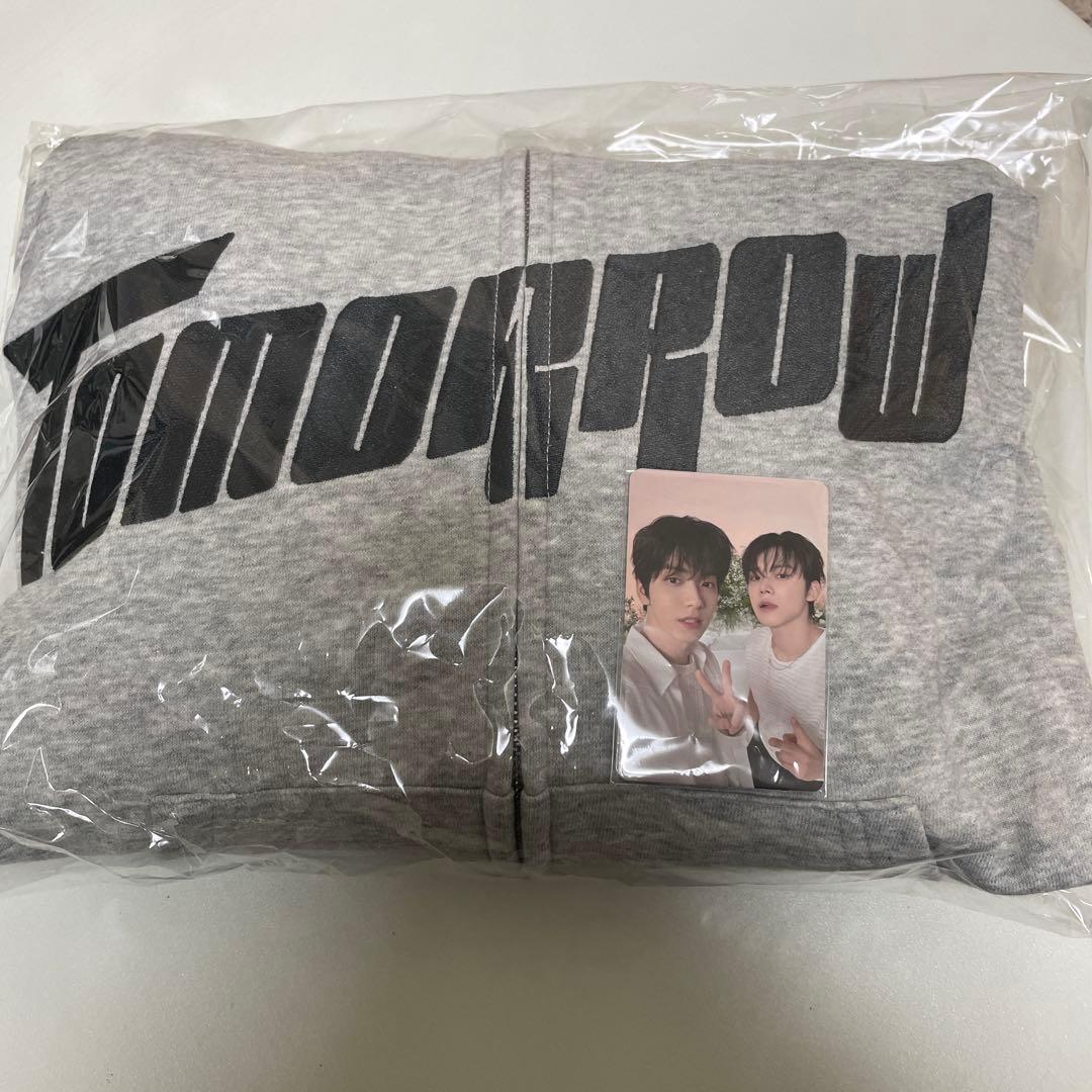 TOMORROW パーカー フォトカード付き