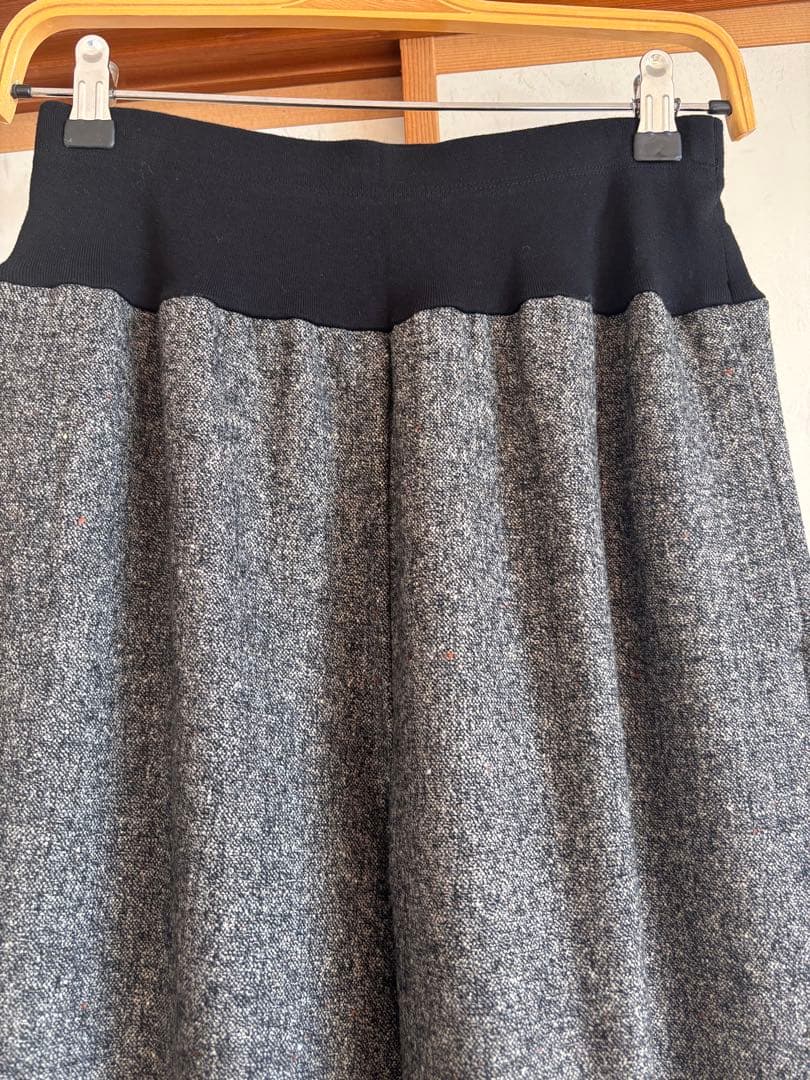 未使用近　ビアズリー ウエストリブネップツイードパンツ 1号　ブラック