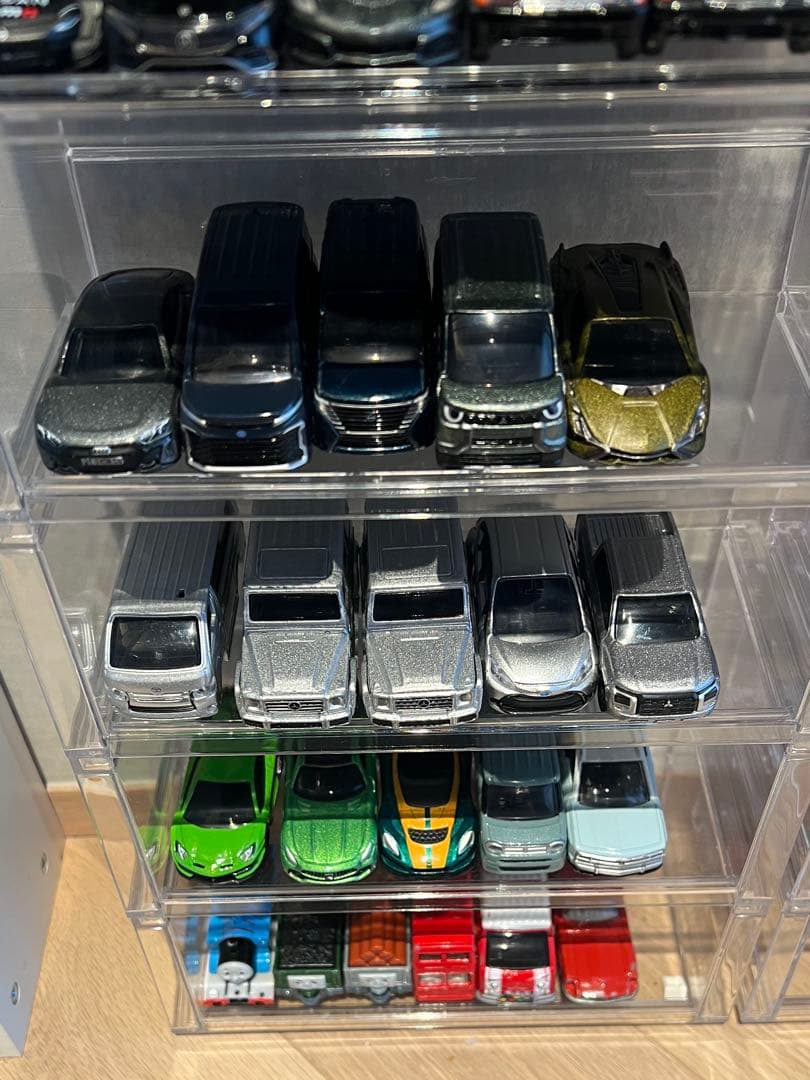 トミカ 84台 ディスプレイケース付き