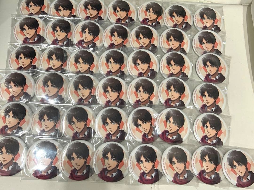 進撃の巨人マフラートレーディング缶バッジ