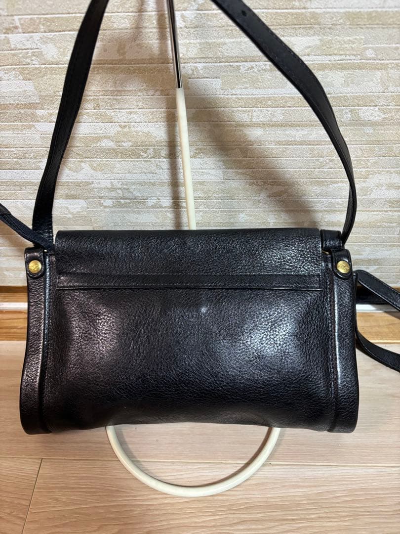 現行　美品　イルビゾンテ　ショルダー　レザー　フラップ 黒　クロスボディバッグ