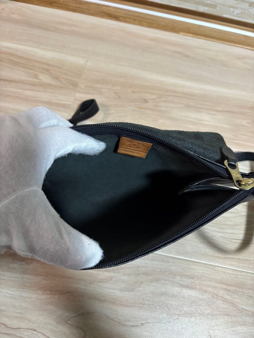 現行　美品　イルビゾンテ　ショルダー　レザー　フラップ 黒　クロスボディバッグ