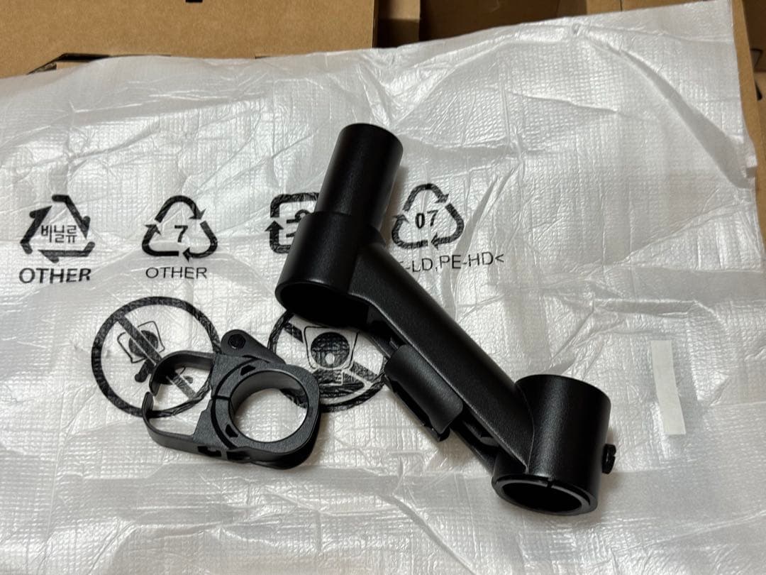 モニターアーム付きゲーミングモニター HyperX Armada 27 QHD