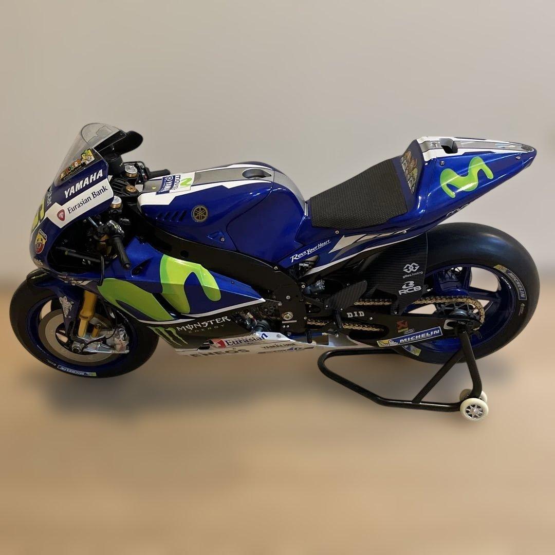 ディアゴスティーニ　YAMAHAYZR-M1 1/4 バレンティーノロッシ完成品