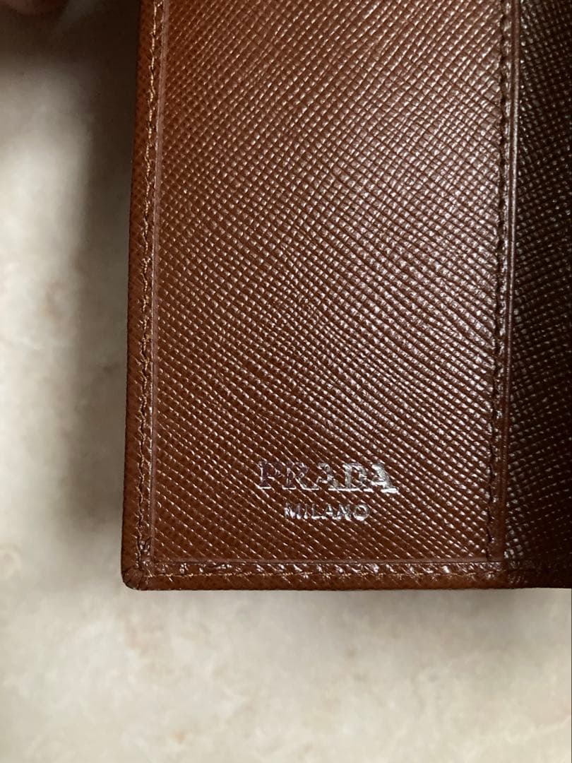 美品　PRADA プラダ 6連 キーケース レザー　サフィアーノ ブラウン