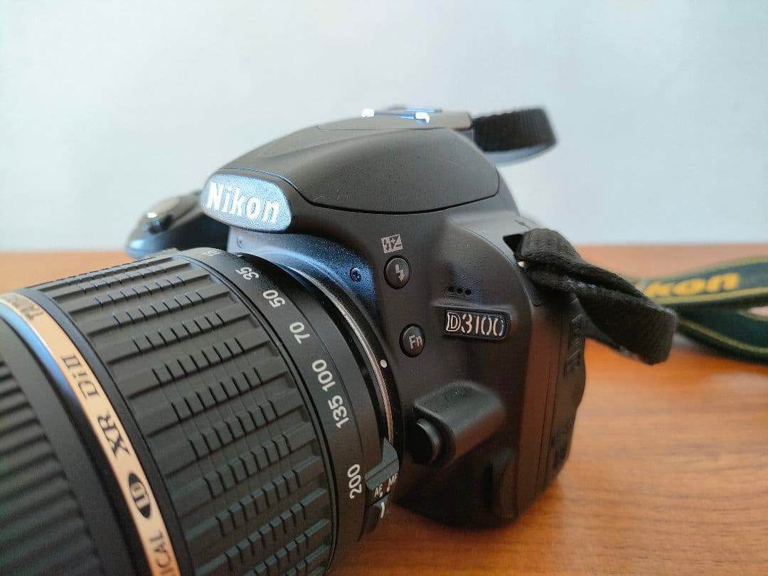 Nikon D3100 デジタル一眼レフカメラ レンズ付き