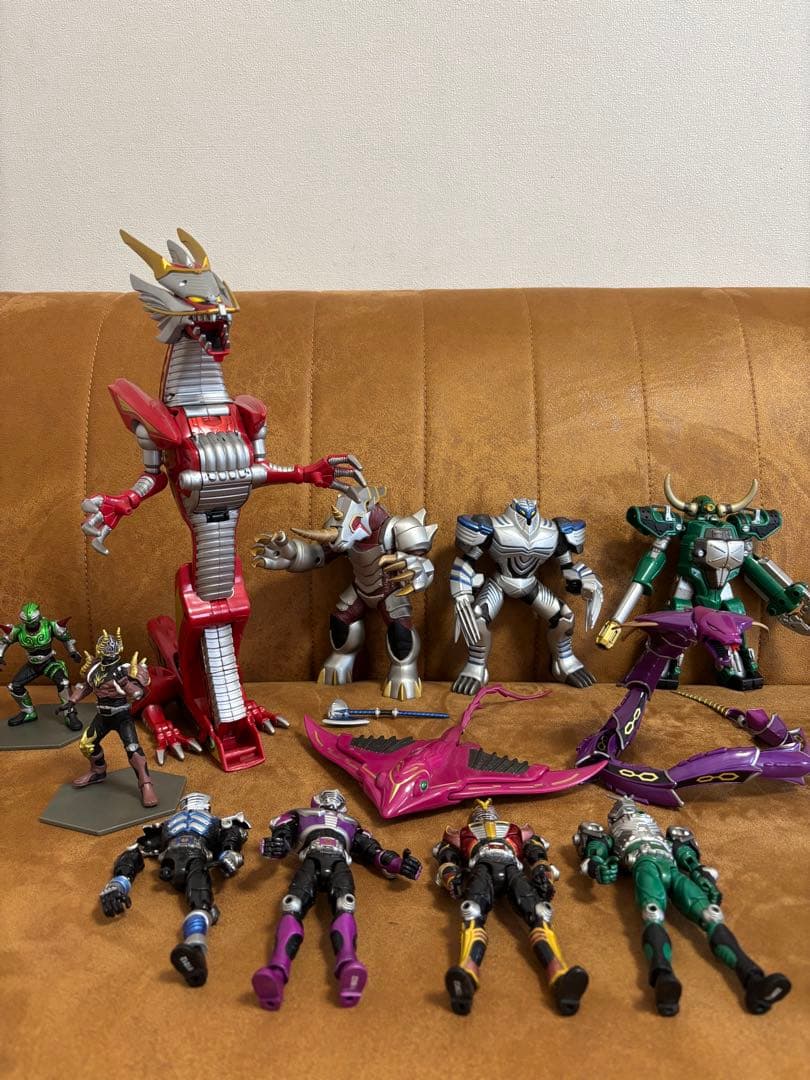 仮面ライダー龍騎　ミラーモンスター　フィギュア