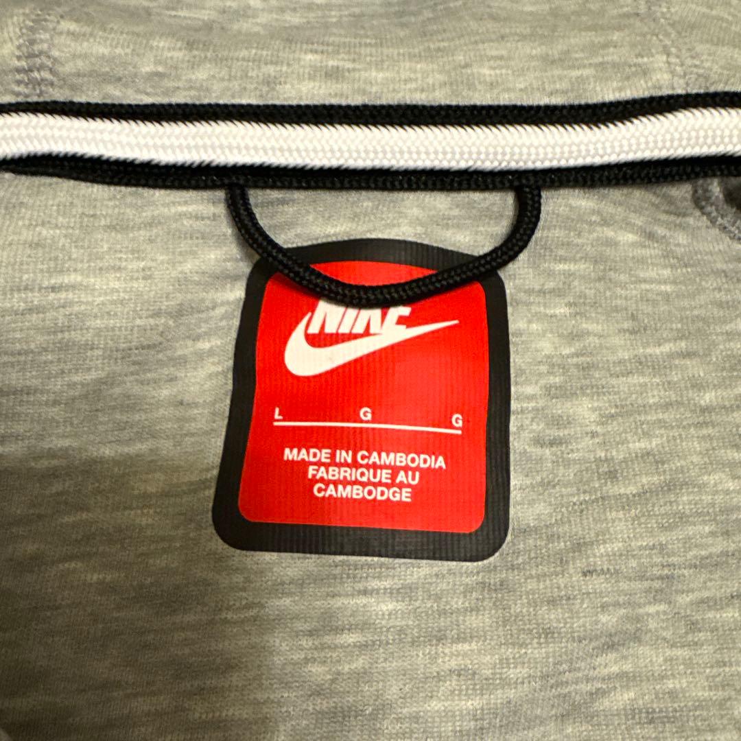 クロミちゃーんNike グレー パーカー NIKEテックパーカー