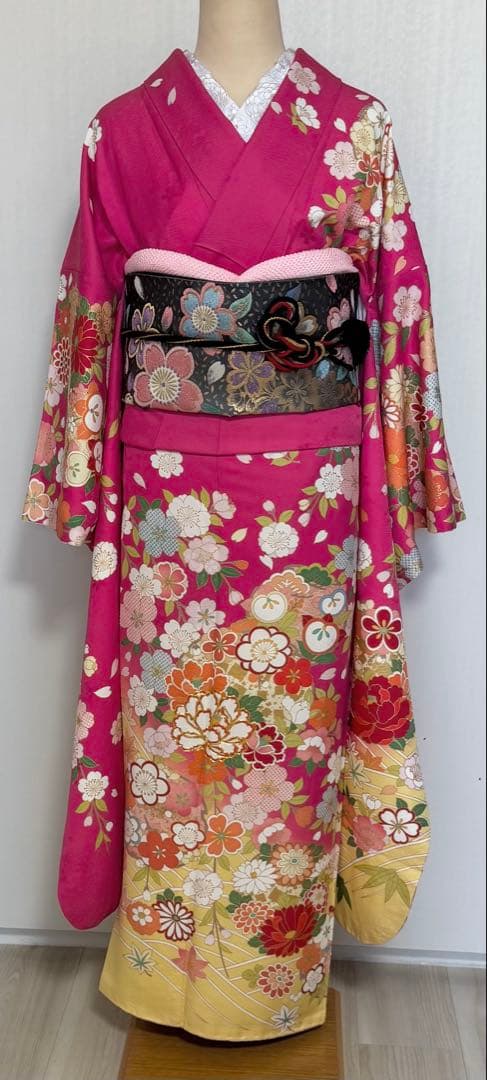 裄６９ｃｍ　豪華　４点セット　四季草花模様　刺繍振袖