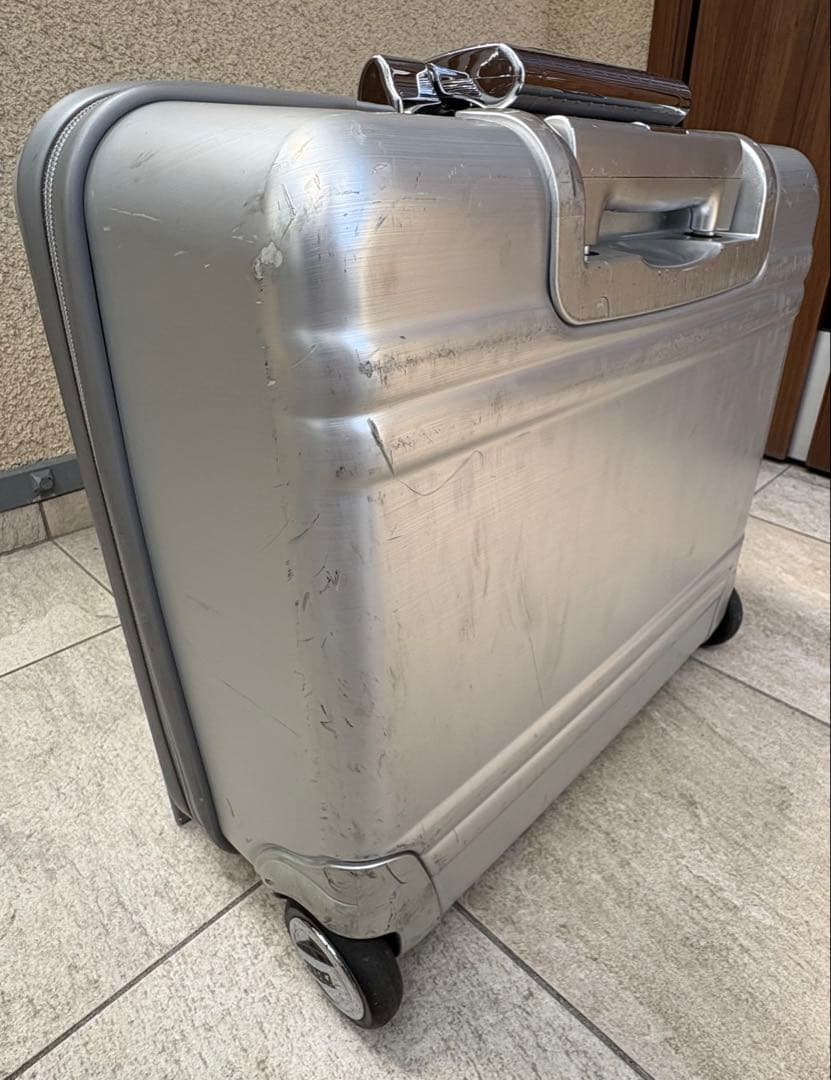 《希少》ZERO HALLIBURTON シルバー キャリーケース