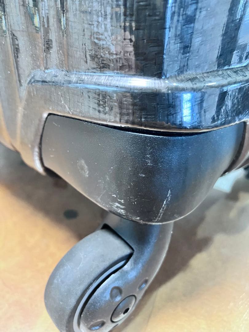 サムソナイト:クロノライト、約38L、超軽量、約1.96kg、機内持込可、