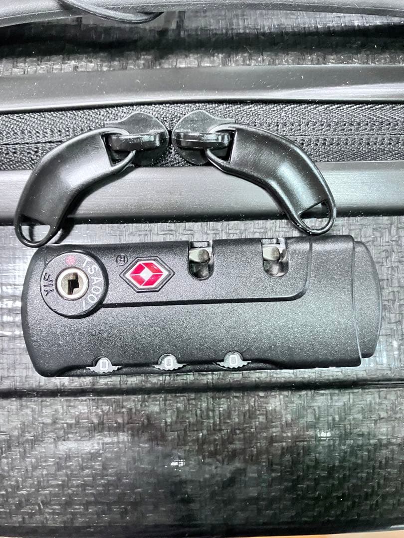 サムソナイト:クロノライト、約38L、超軽量、約1.96kg、機内持込可、