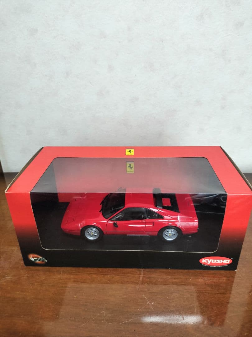 京商1/18フェラーリ328GＴＢ（1988）レッド