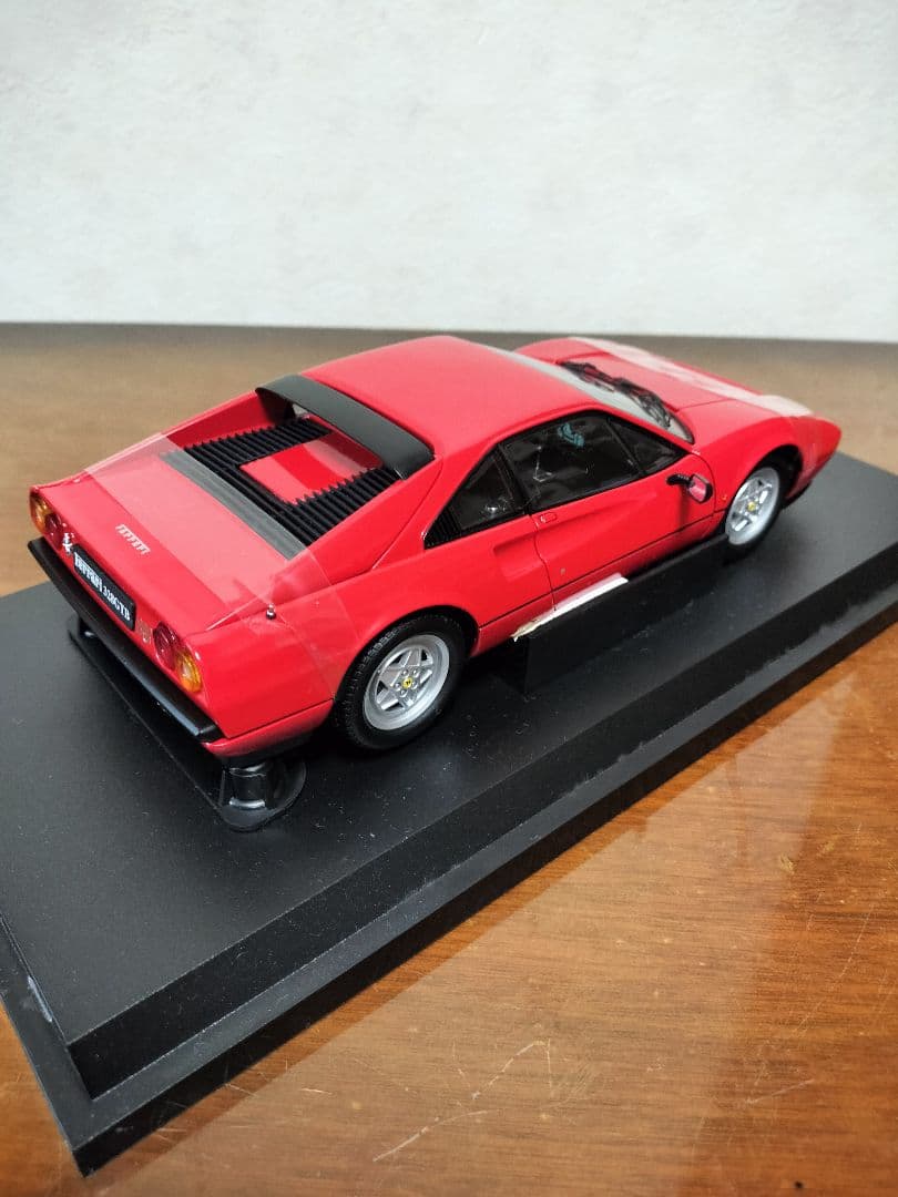 京商1/18フェラーリ328GＴＢ（1988）レッド