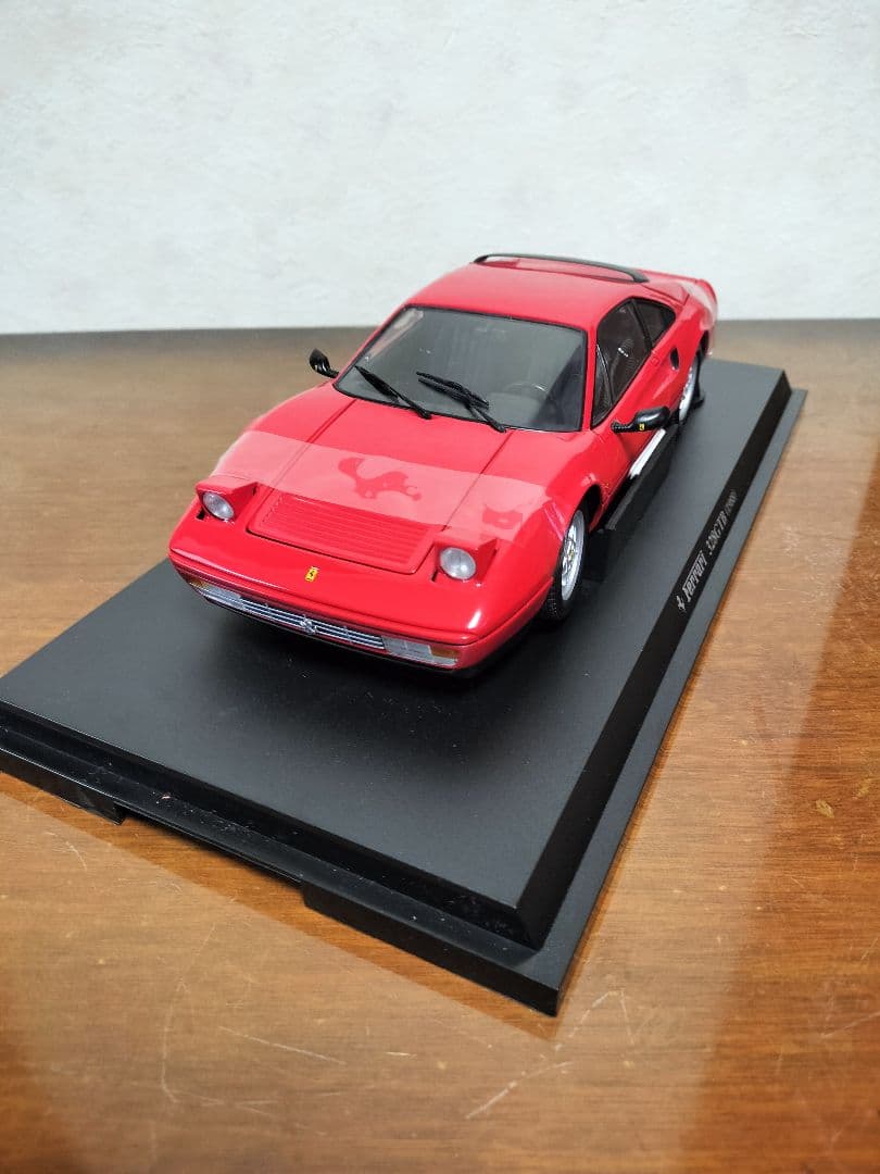京商1/18フェラーリ328GＴＢ（1988）レッド