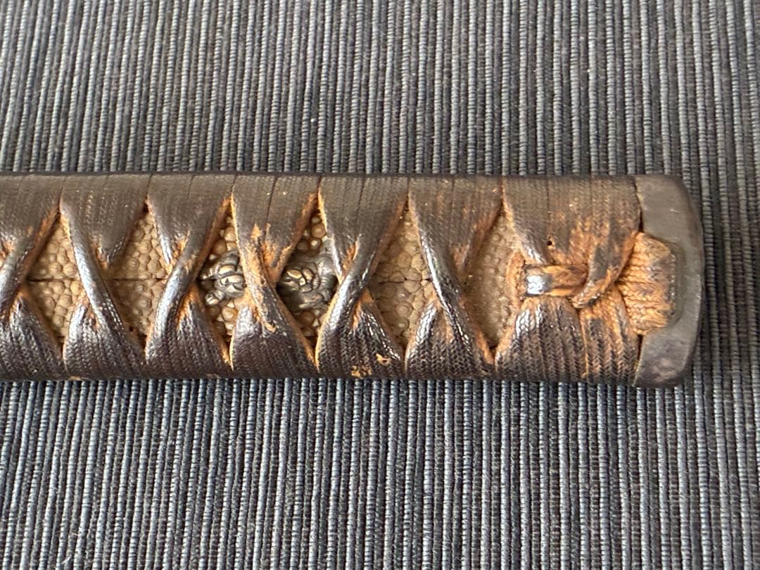 刀装具　脇差　柄前　鉄地縁頭　虎の図目貫　金山風透かし鍔　(江戸時代)