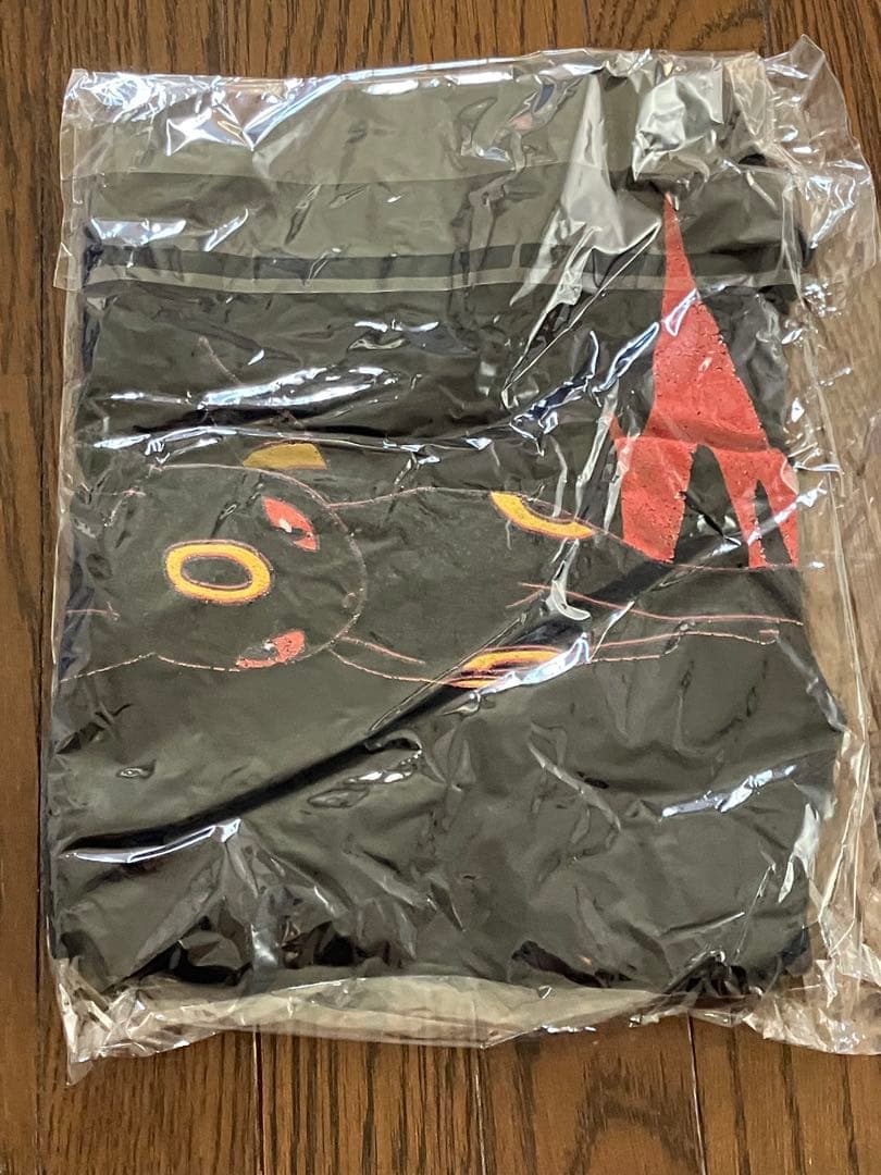 ウリム刺繍入り黒Tシャツ ブラッキー