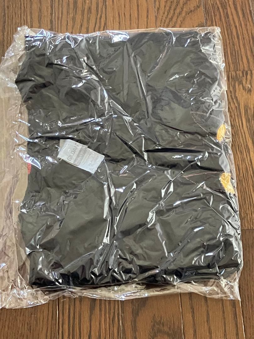 ウリム刺繍入り黒Tシャツ ブラッキー