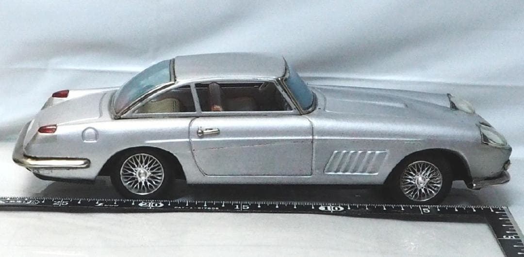 萬代屋 フェラーリ スーパーアメリカ銀色リペイントtinブリキtoy car箱無