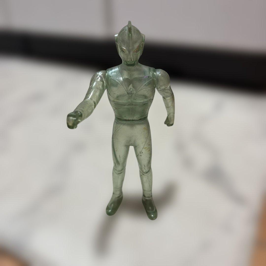 ウルトラマン 透明グリーン フィギュア