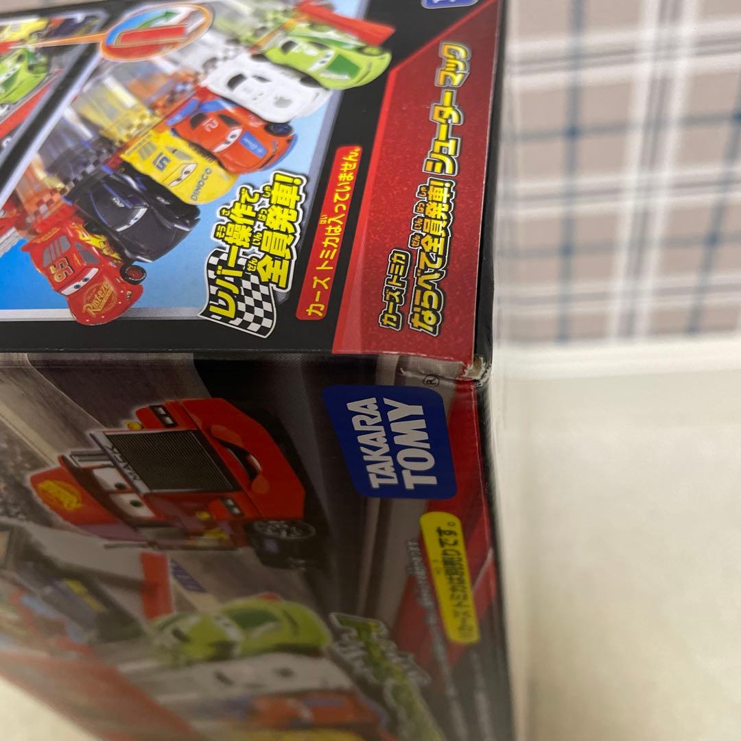 カーズ　トミカ　並べて全員発車！シューター　マック