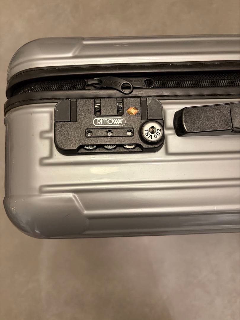 RIMOWA シルバーキャリーケース TSAロック付き