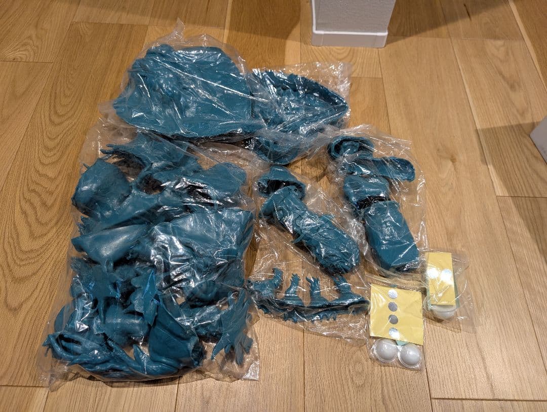 アトリエG1 ソフビキット ヘドラ3体セット 　未組立　説明書欠品