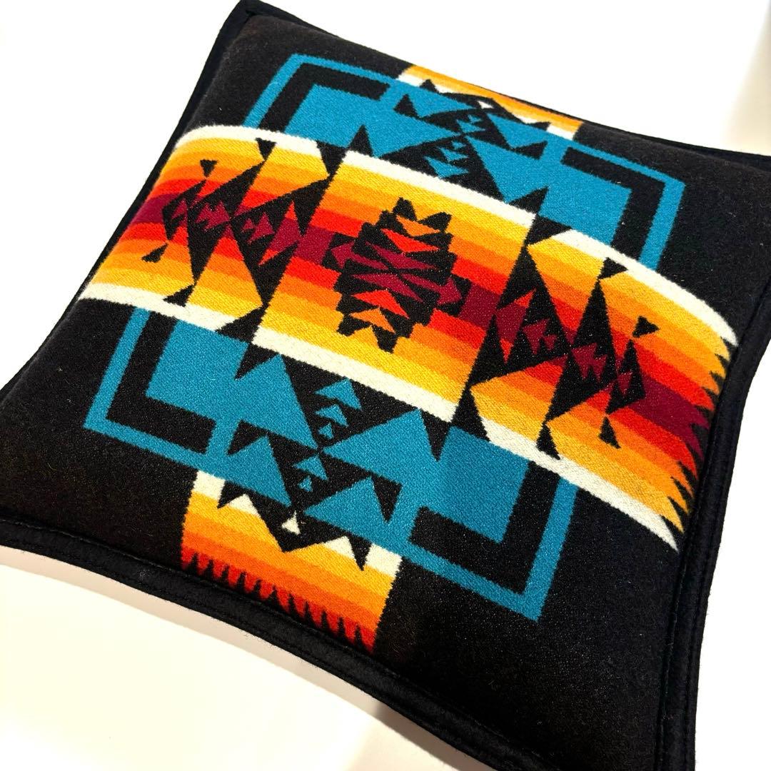 PENDLETON ペンドルトン　クッション　ブラック・アメリカンネイティブ柄