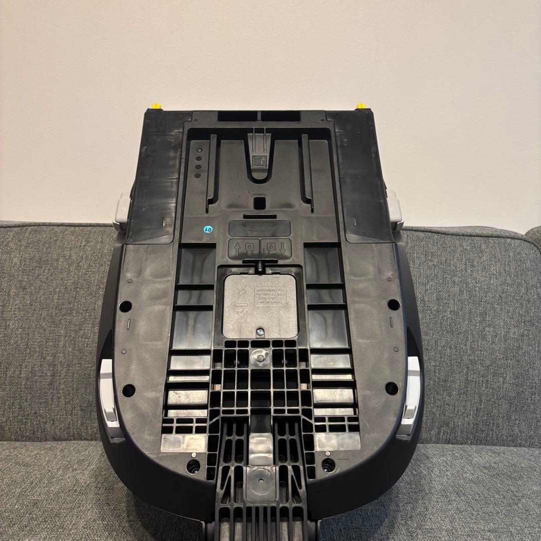 マキシコシ チャイルドシートベース ファミリーフィックス2