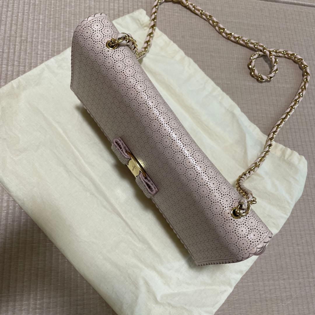 Salvatore Ferragamo フェラガモ ヴァラ チェーンバッグ