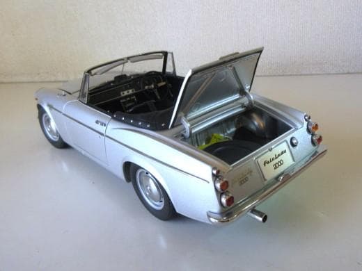 特価 AUTOart 1/18 ダットサン フェアレディ 2000 SR311