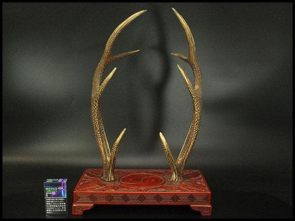 武具甲冑 讃岐 堆朱 刻 雲蝙蝠 鹿角 吉祥 刀掛(LC328)