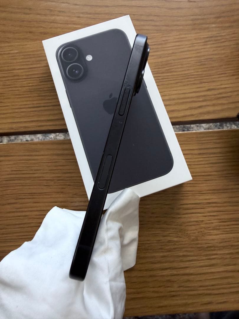 [美品] iPhone 16 本体　128GB