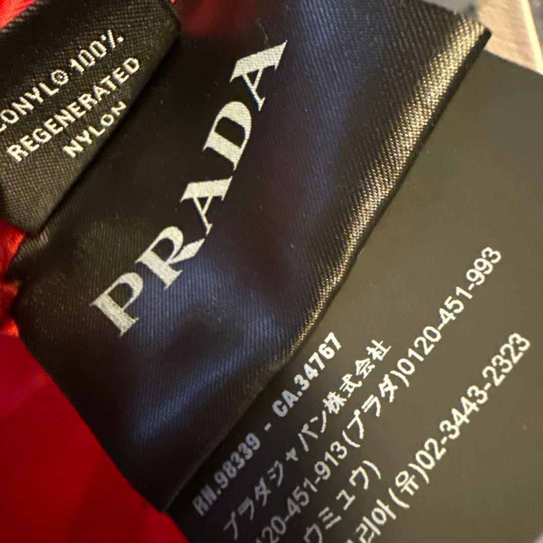 PRADA レッド ナイロン 犬服 フード付き PRADA正規品 Mサイズ