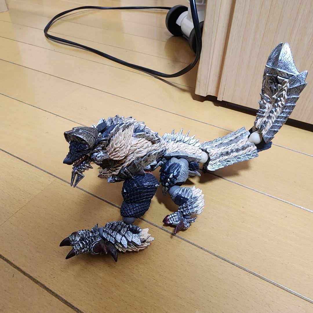 モンハン　フィギュア　ジンオウガ亜種　バルファルク　ラギアクルス希少種