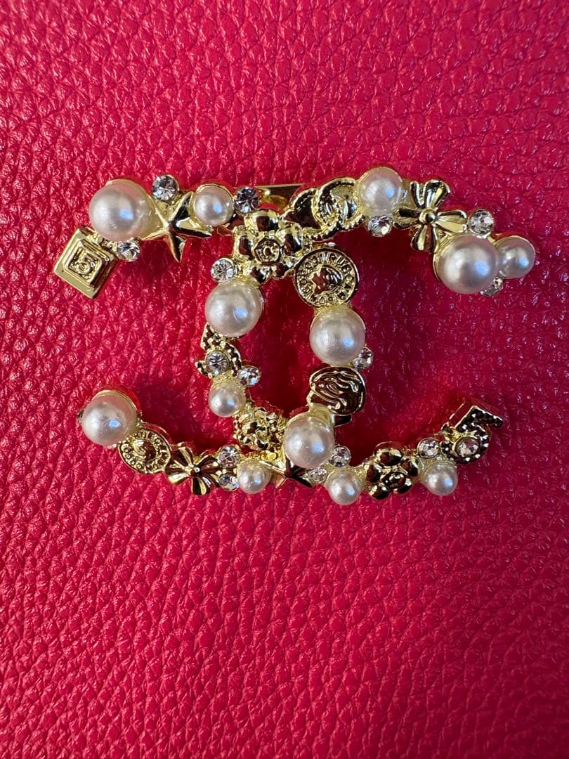 シャネル　ノベルティ　ブローチ