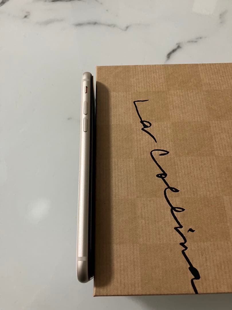 【美品】iphoneSE3 64G SIMフリー