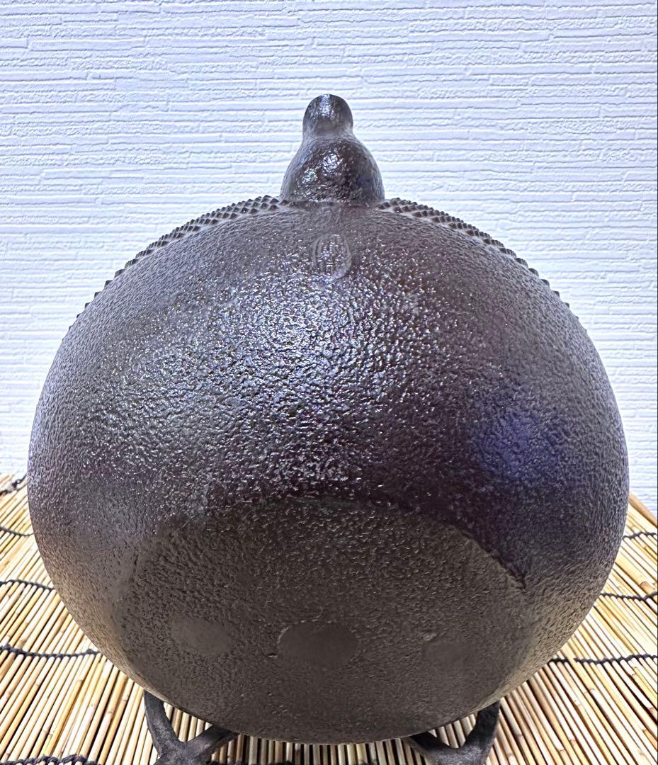 未使用、栞、タグ付 金澤鶴斎(千代吉)造 南部形２０型 姥口アラレ　南部鉄瓶