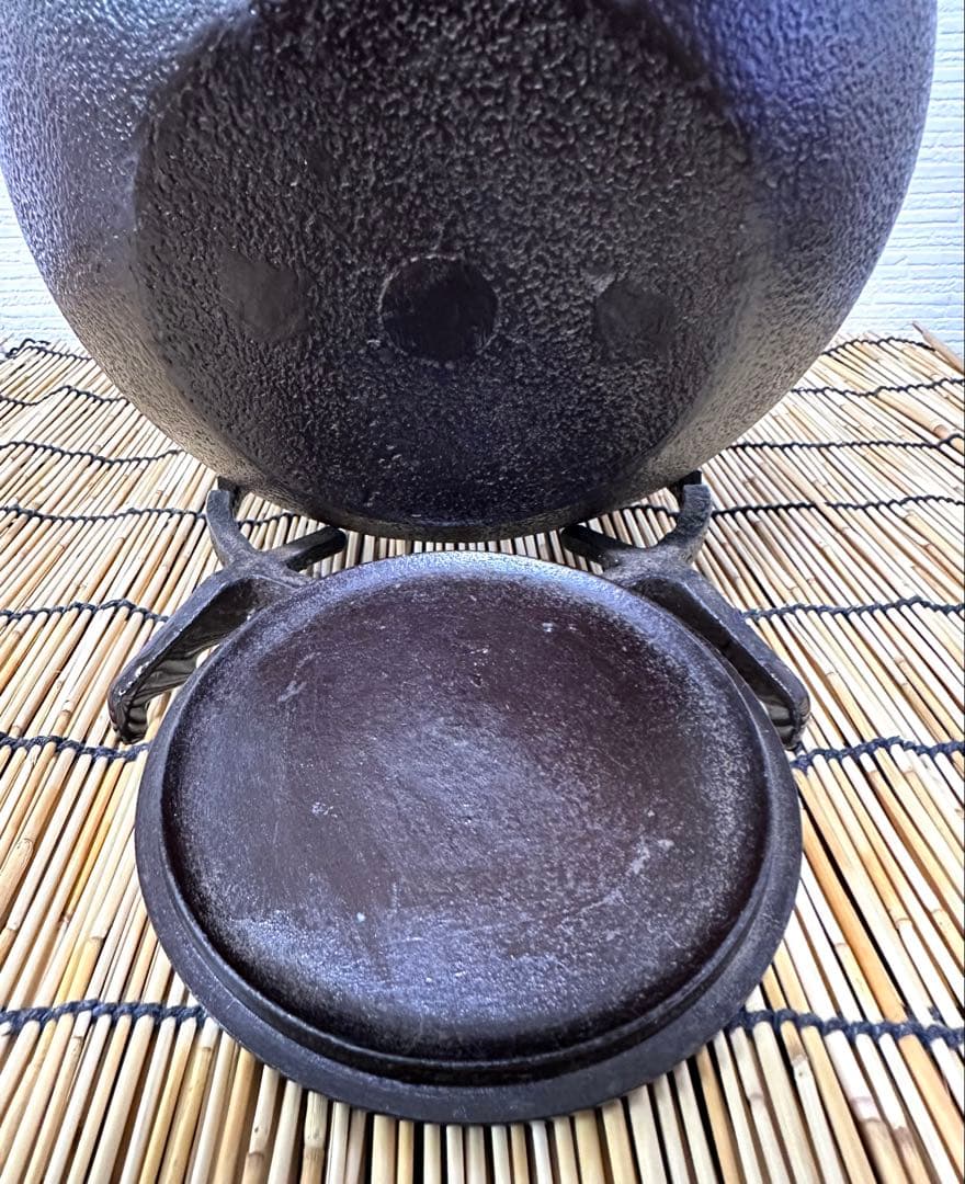 未使用、栞、タグ付 金澤鶴斎(千代吉)造 南部形２０型 姥口アラレ　南部鉄瓶