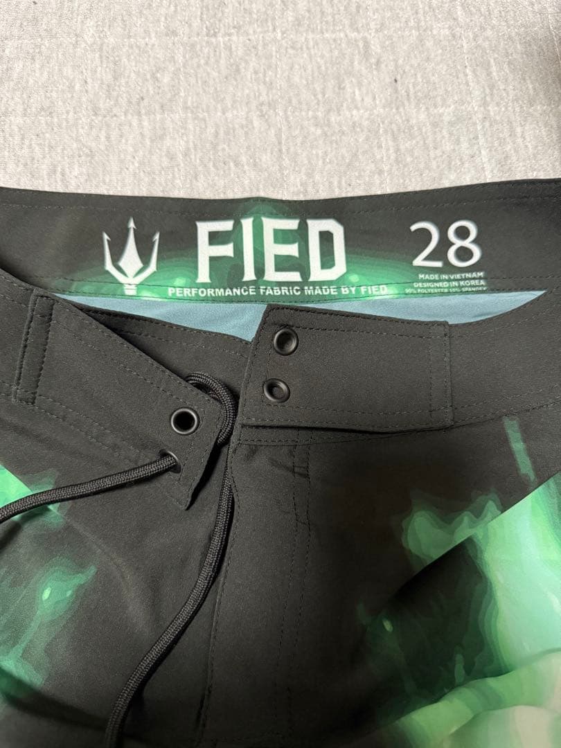 FIEDファイド　サーフパンツ 水着 サイズ28黒・緑　フィジーク
