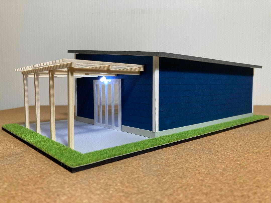 ミニカー用ジオラマ：1/43 木造パーゴラ付ガレージ（ダークブルー）ミラー貼り
