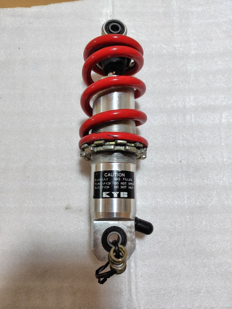 ミ*ク様 ホンダ NS-1 KYB カヤバ リアショック サスペンション 赤 車