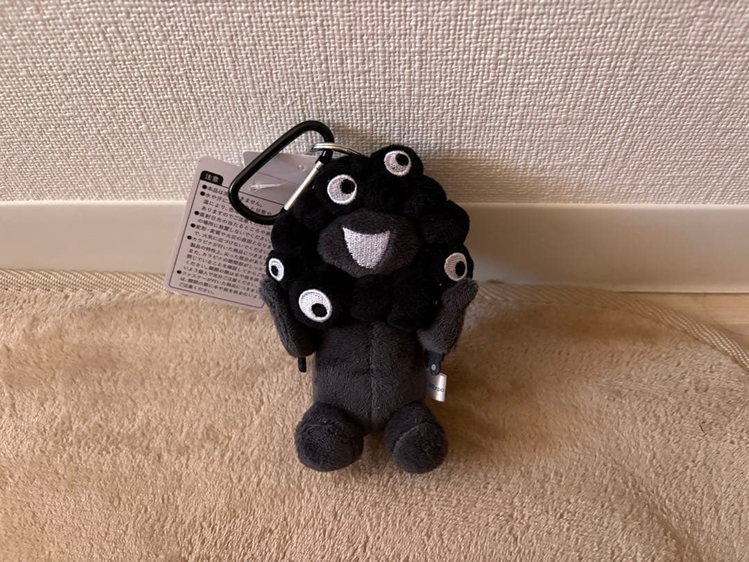 黒ミャクミャク　カラビナ付マスコット　座り　大阪関西万博