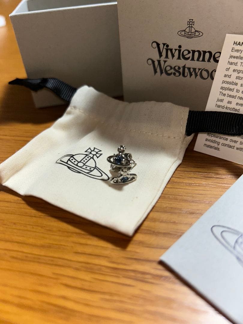 Vivienne NANO SOLITAIREシルバーブルー ピアス 値下げ中