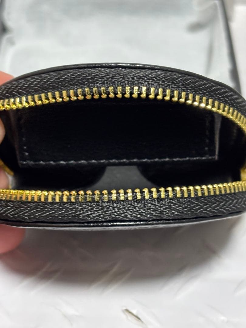 キ*e様 皇居限定　レザー ケース 黒 ゴールド装飾