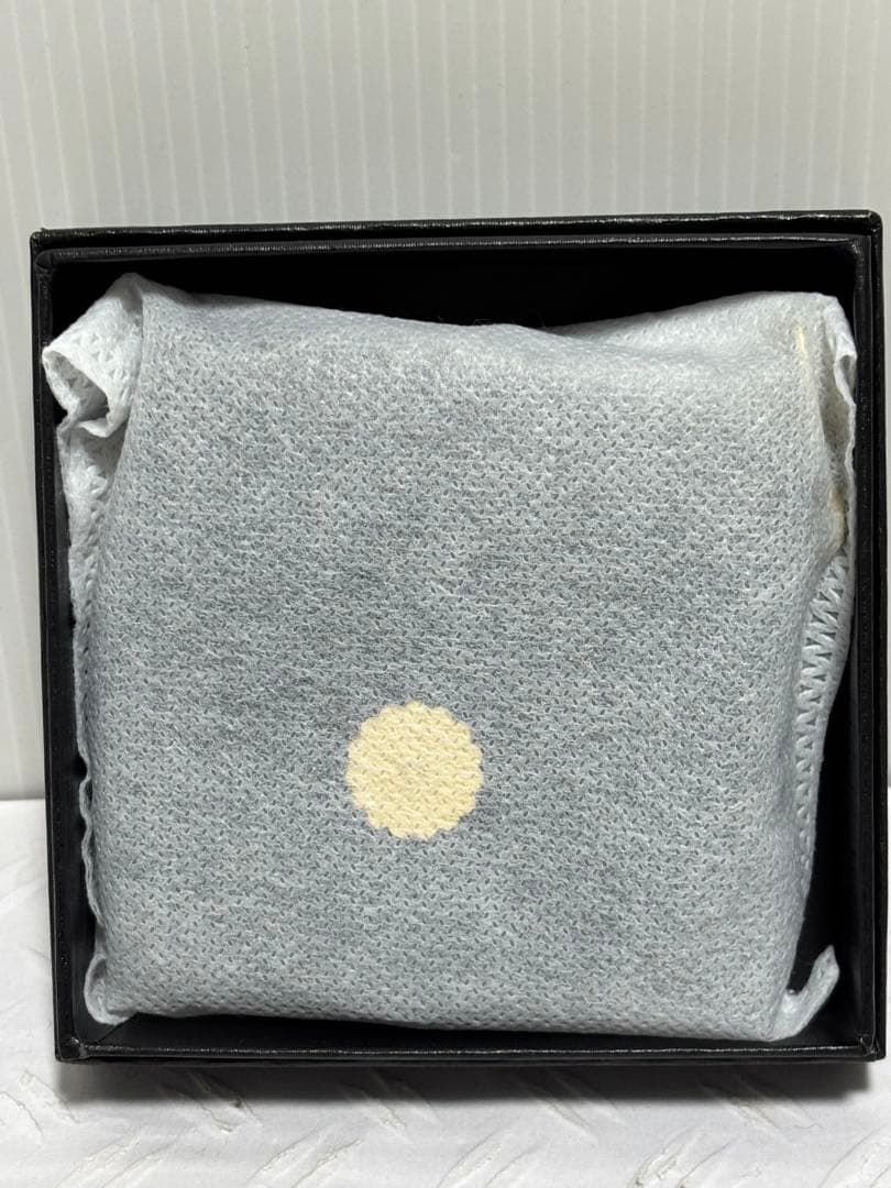 キ*e様 皇居限定　レザー ケース 黒 ゴールド装飾